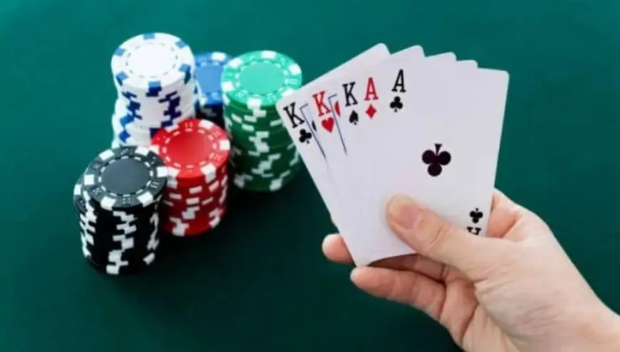 What is a full house in poker? Explanation & usage